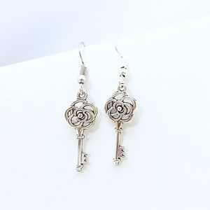 Earrings Old Vintage Antique Keys Celtic Rings Boho Victorian Silver Tone